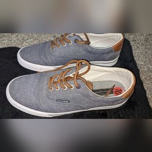 Tommy Hilfiger Men sneakers. Size 10.